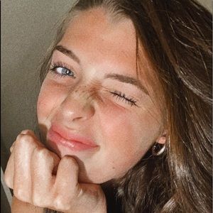 Meet your Posher, Mercedes